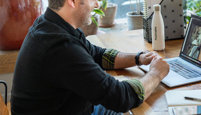 Woman Hands In "Heartfelt" And "Genuine" 2 Weeks' Notice, Gets Insulted In Front Of Her Whole Team Woman Hands In "Heartfelt" And "Genuine" 2 Weeks' Notice, Gets Insulted In Front Of Her Whole Team