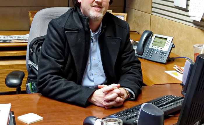 Guy Can&rsquo;t Afford His Car Payments And Wants To Cancel His Contract, His Friend Finds Bank Fraud In His Papers And Blackmails The Car Dealership