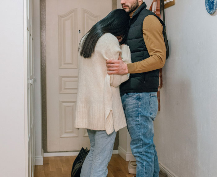 Wife Wonders If She&rsquo;s Really A Jerk For Not Granting Her Husband And His Grieving Girl Friend Some Privacy