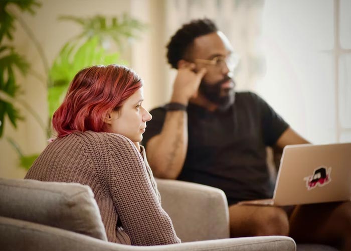 31 “Small, Low-Key Signs” That A Person Is Really Intelligent