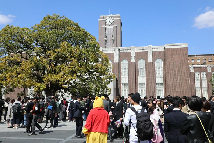 Kyoto-University-Graduation-Outfits