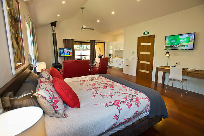 Folks Online Get Second-Hand Embarrassment When They See These 35 Things At Weddings