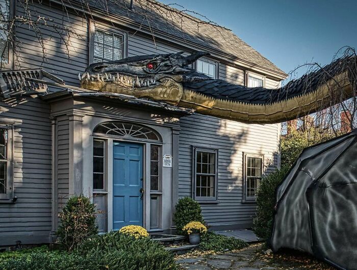 Every Year, This Talented Architect Dad Builds Something In The Driveway For Halloween, And Here Are 8 Of The Most Impressive Sculptures Every Year, This Talented Architect Dad Builds Something In The Driveway For Halloween, And Here Are 8 Of The Most Impressive Sculptures