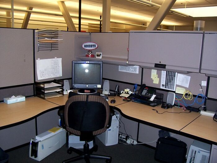 30 Signs That The Workplace You’ve Entered Isn’t Worth Staying In, As Shared By Folks Online