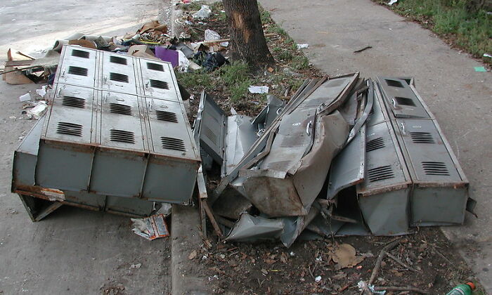 Former Students Share 35 Bizarre Things That Happened At Their Schools