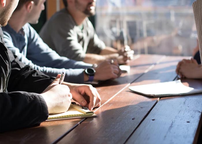 31 “Small, Low-Key Signs” That A Person Is Really Intelligent