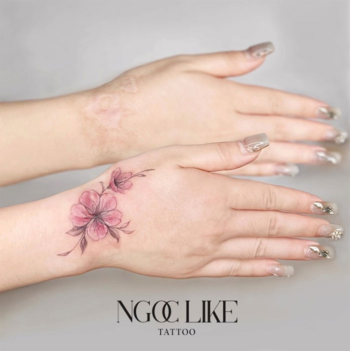 50 Times People Asked To Cover Up Their Scars, And This Tattoo Artist Nailed It (New Pics)