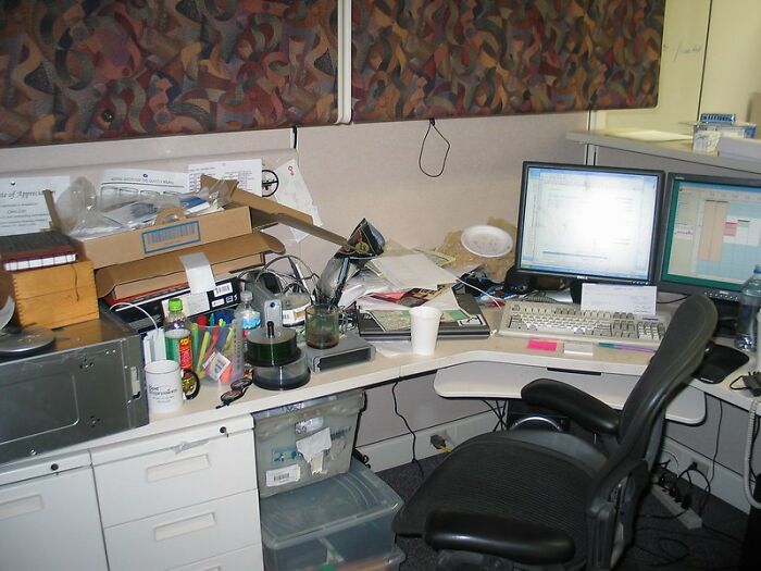 30 Signs That The Workplace You’ve Entered Isn’t Worth Staying In, As Shared By Folks Online