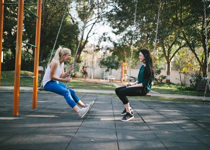 31 “Small, Low-Key Signs” That A Person Is Really Intelligent