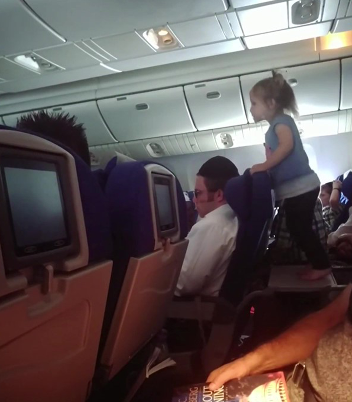 Parents Who Let Their Child Jump All Over Tray Table During An 8-Hour Flight Receive Online Backlash Parents Who Let Their Child Jump All Over Tray Table During An 8-Hour Flight Receive Online Backlash