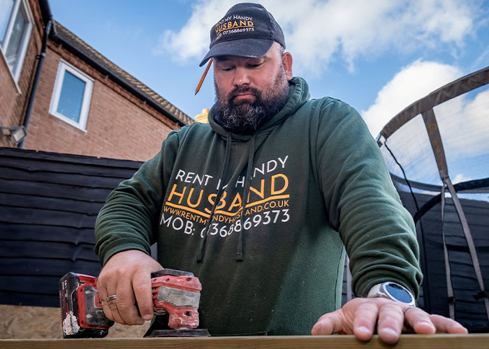 Woman &ldquo;Rents Out&rdquo; Her Handy Husband As A Joke, Turns It Into A Full-Time Business