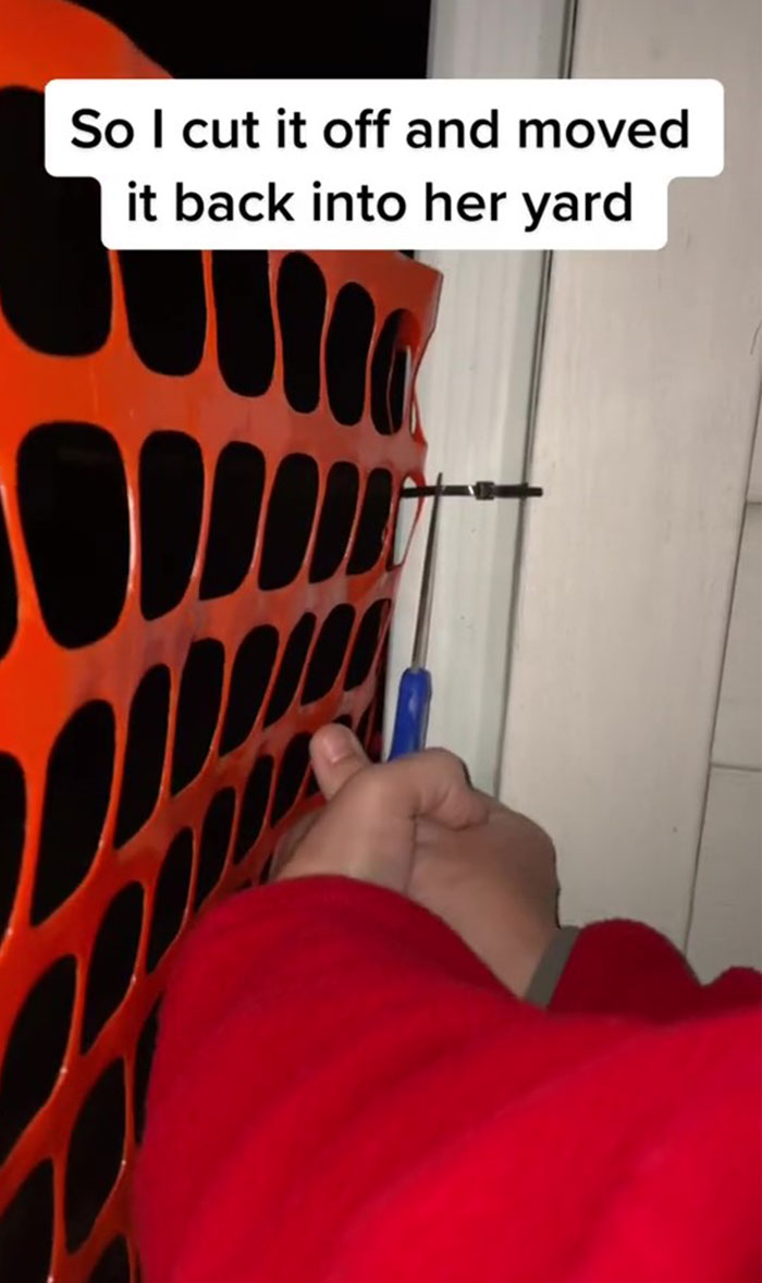 &ldquo;Looks Like We Got Karen As A Neighbor&rdquo;: Man Gets Into A War With Neighbor Who Zip-Tied Her Snow Fence To His Gutters