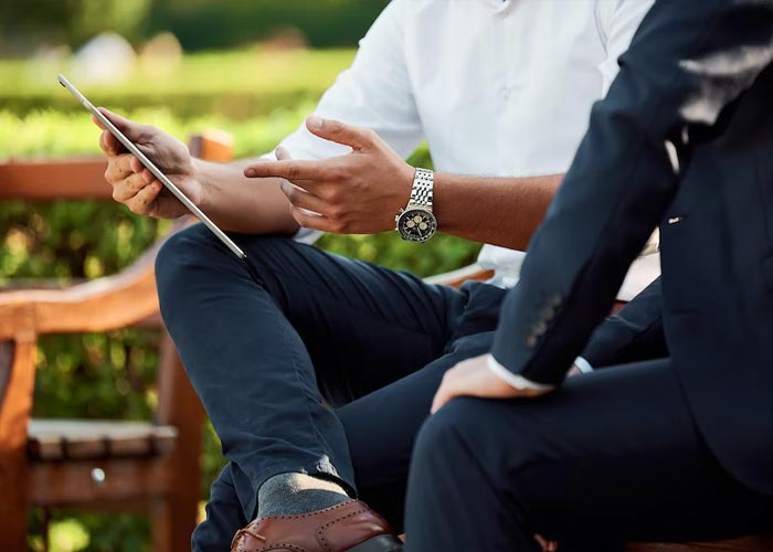 31 “Small, Low-Key Signs” That A Person Is Really Intelligent