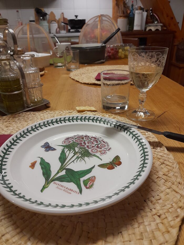 Kitchen. Waiting For Something To Materialise In My Empty Plate. And I Think This Evening Is Truly A Matter Of Magic. Chef's In Front Of The Gogglebox