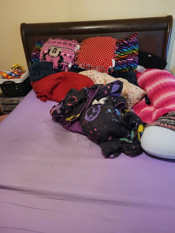 Everyday When I Get Off Work, I Crash Into My Bed