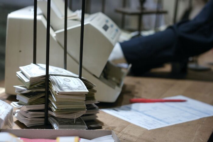 20 Personas tan tacañas que llamarlas frugales sería un halago