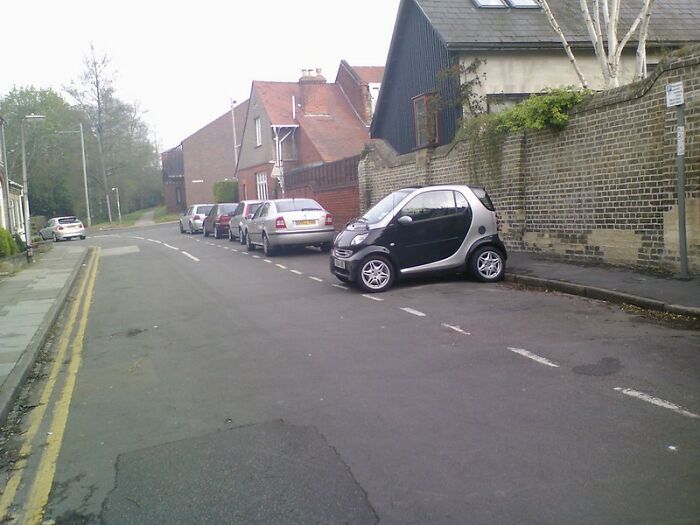 30 Signs That The Workplace You’ve Entered Isn’t Worth Staying In, As Shared By Folks Online