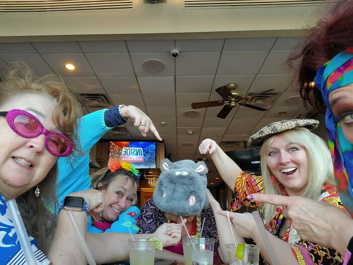 Me And My Friends Love To Spend Time Together, And Here Are The Top 10 Crazy Ideas For Extraordinary Meetups Me And My Friends Love To Spend Time Together, And Here Are The Top 10 Crazy Ideas For Extraordinary Meetups