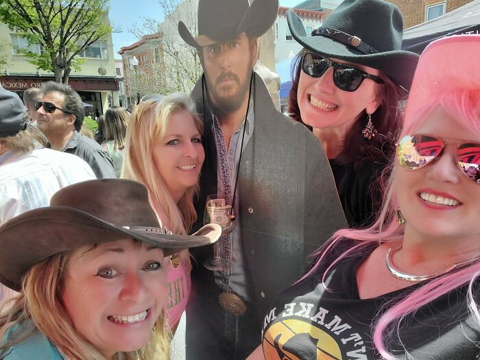 Me And My Friends Love To Spend Time Together, And Here Are The Top 10 Crazy Ideas For Extraordinary Meetups Me And My Friends Love To Spend Time Together, And Here Are The Top 10 Crazy Ideas For Extraordinary Meetups