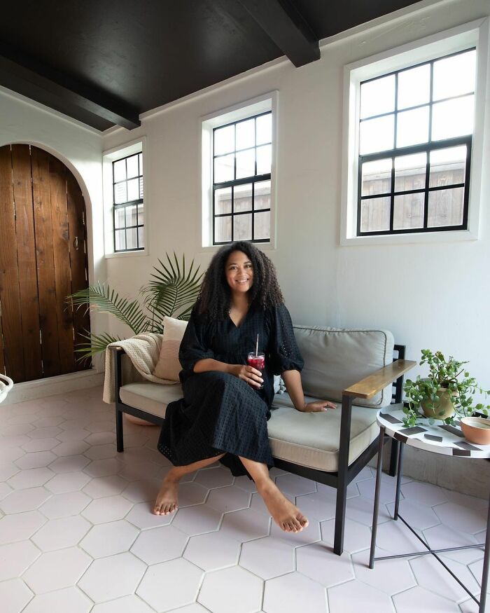 5 Side-By Side Photos Showing The Reality Behind This DIY Home Designer&rsquo;s Aesthetic Videos