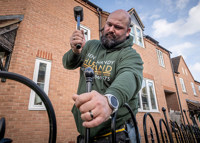 Woman &ldquo;Rents Out&rdquo; Her Handy Husband As A Joke, Turns It Into A Full-Time Business