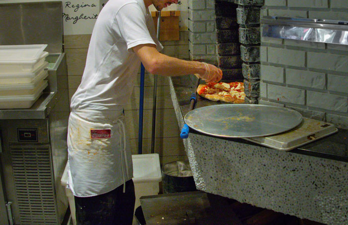 Pizza Maker Tries To Explain To Couple That They Ordered Too Many Toppings And The Pizza Won&rsquo;t Cook, They Insist And The Worker Maliciously Complies