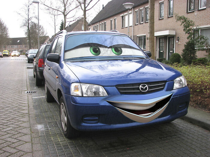 Former Students Share 35 Bizarre Things That Happened At Their Schools