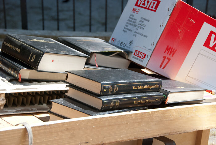 30 Pieces Of Advice That Didn't Age Well, According To Folks In This Online Group