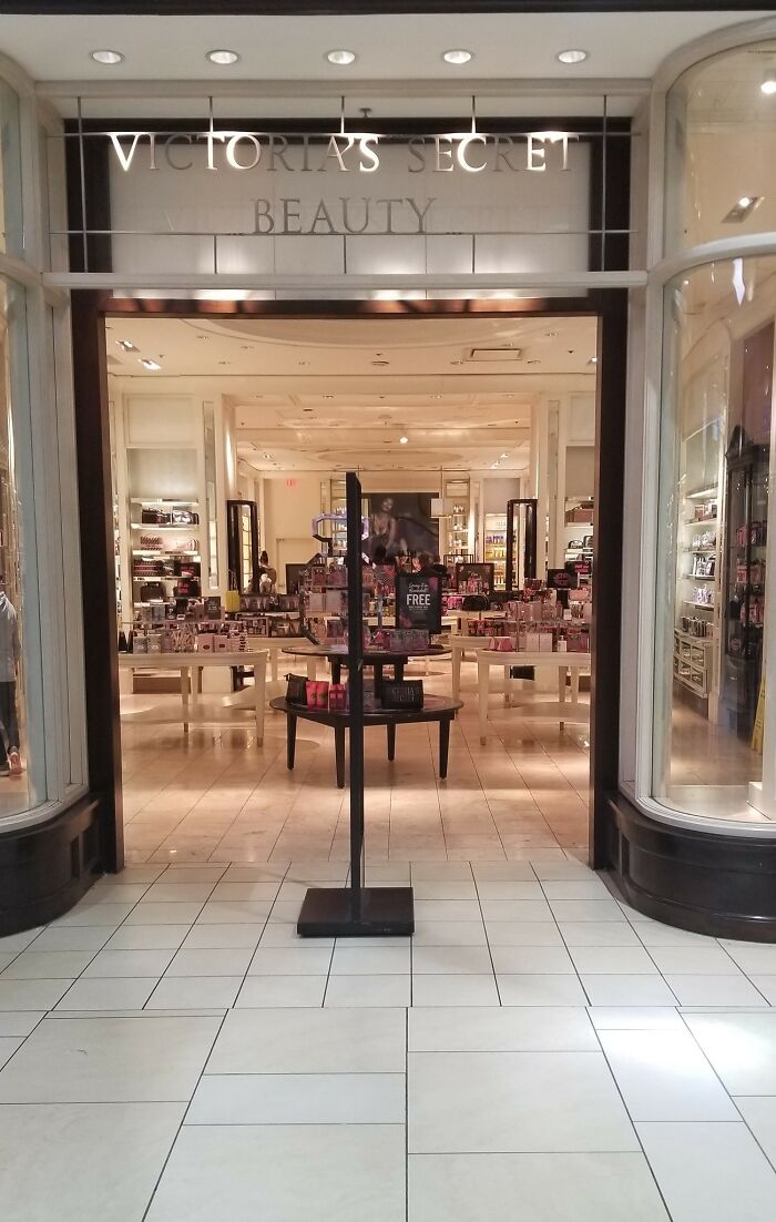 40 Of The Strangest Wishes That The Make-A-Wish Foundation Actually Granted, As Shared By People Online