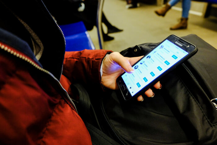 30 Pieces Of Advice That Didn't Age Well, According To Folks In This Online Group