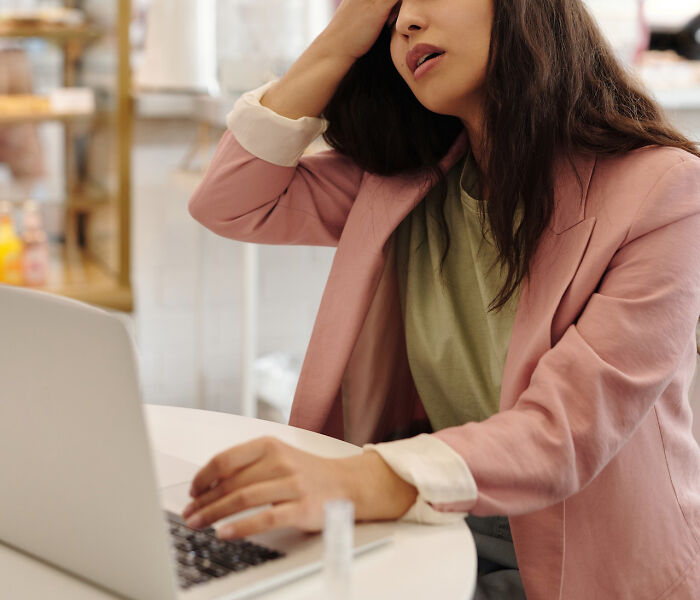 35 Workplace Behaviors That People Say Are Actually Toxic