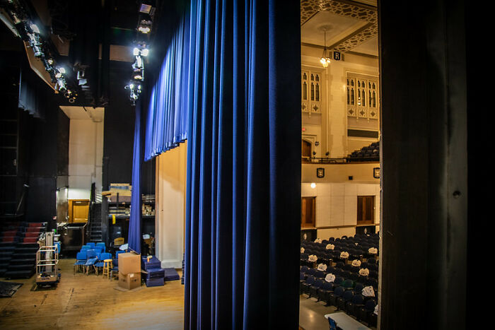 Former Students Share 35 Bizarre Things That Happened At Their Schools