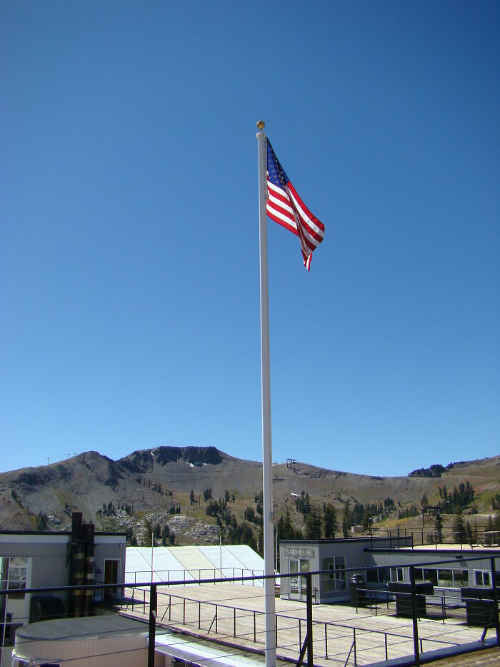 Someone Online Asked “Americans, What Is A Good Thing About Your Country?” And 30 Folks Delivered