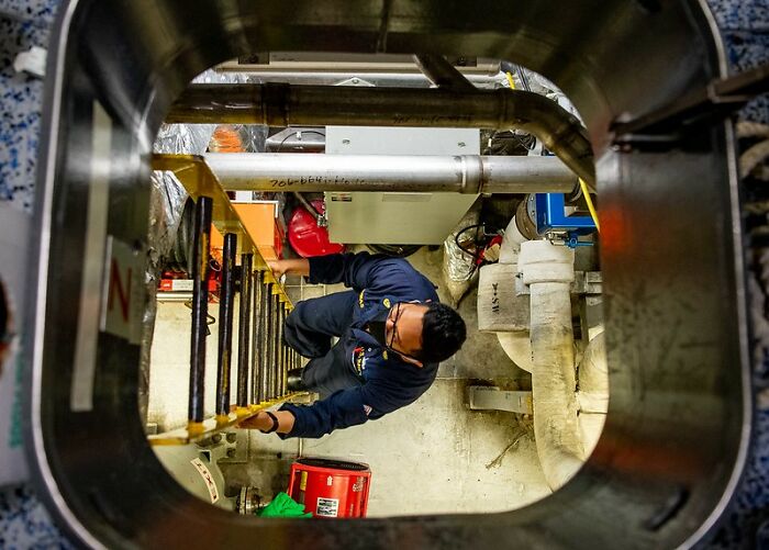 30 Signs That The Workplace You’ve Entered Isn’t Worth Staying In, As Shared By Folks Online