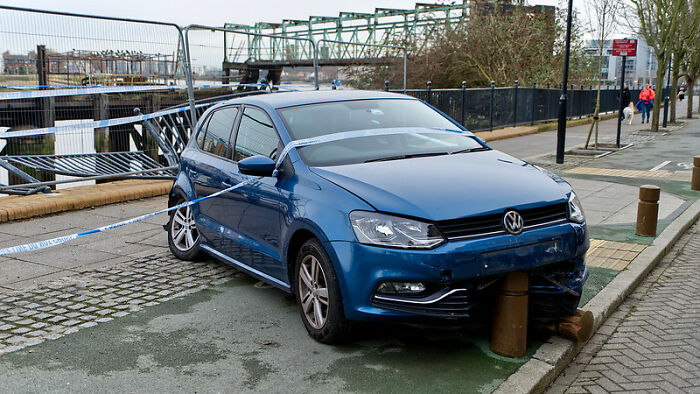 Former Students Share 35 Bizarre Things That Happened At Their Schools