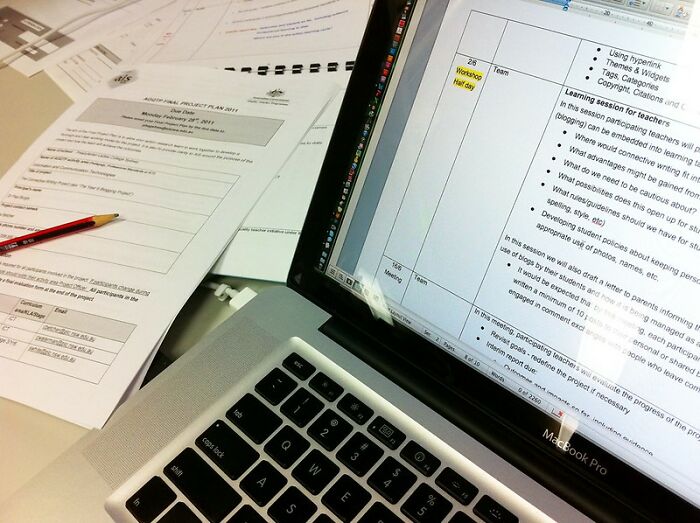 30 Signs That The Workplace You’ve Entered Isn’t Worth Staying In, As Shared By Folks Online