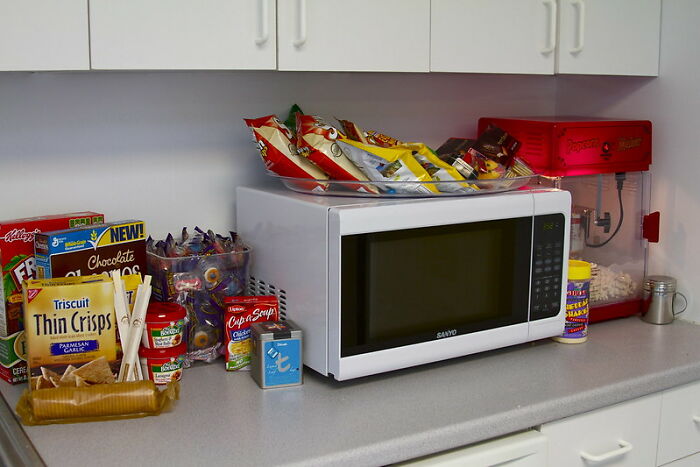 30 Signs That The Workplace You’ve Entered Isn’t Worth Staying In, As Shared By Folks Online