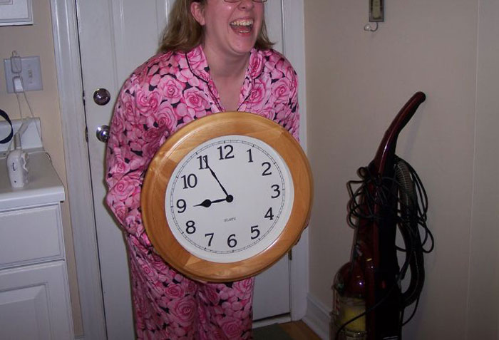 New Manager Demands Employees “Work On The Clock”, And One Malicious Compliance Later, They Rack Up 2,000 Extra Man Hours New Manager Demands Employees “Work On The Clock”, And One Malicious Compliance Later, They Rack Up 2,000 Extra Man Hours