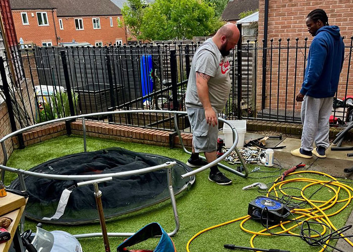 Woman &ldquo;Rents Out&rdquo; Her Handy Husband As A Joke, Turns It Into A Full-Time Business