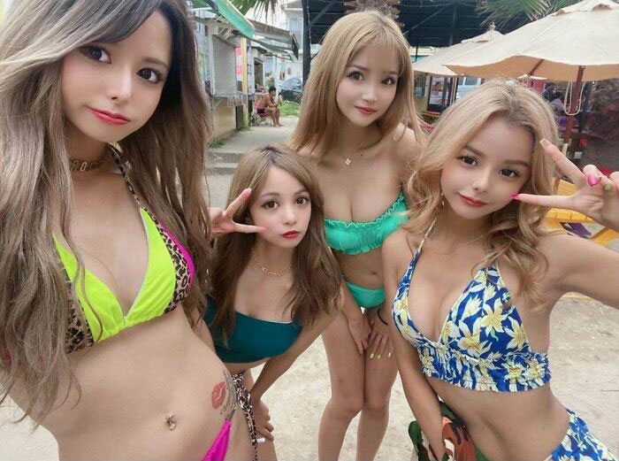 The Entire Profile Is Like This. Are Normally Shaped Heads Out Of Fashion?