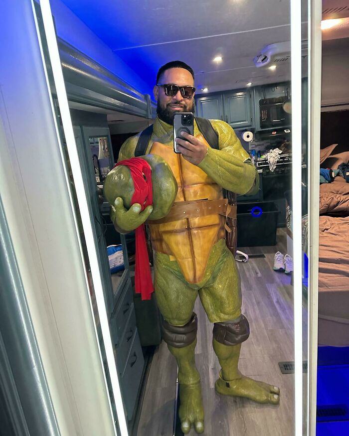 Comprando los disfraces más chulos de adulto que mi madre no se podía permitir de niño