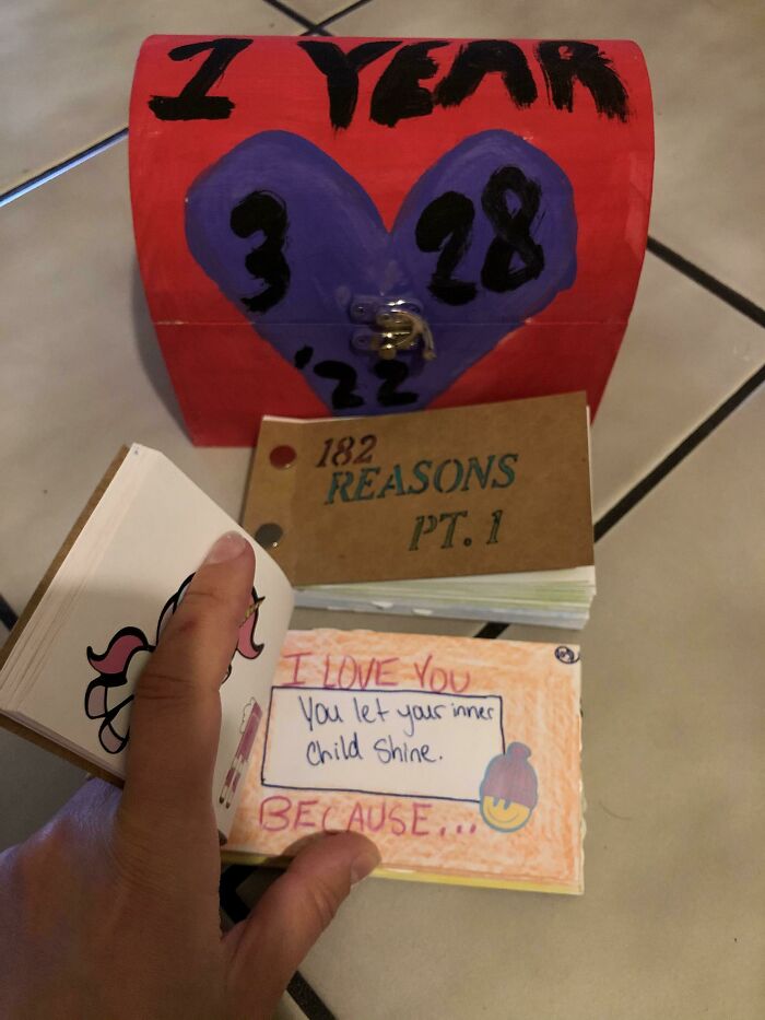 My Boyfriend Gifted Me Two Books With 182 Different Reasons Why He Loves Me For Our 1-Year Anniversary