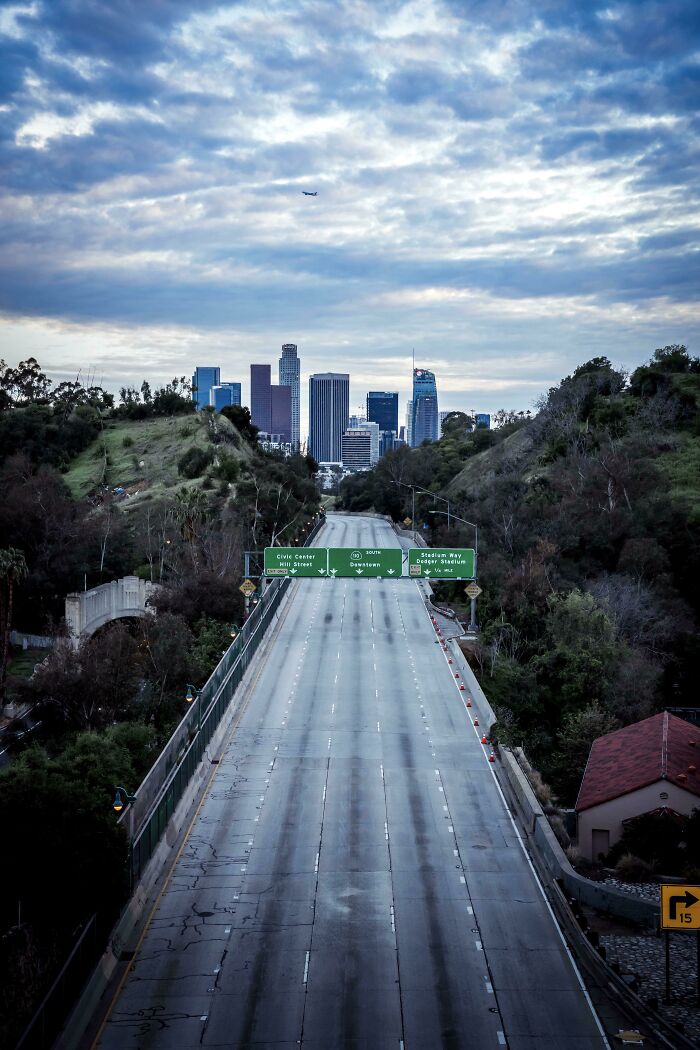 ITAP Of “Rush Hour” In Los Angeles During The First Day Of California’s Shelter In Place