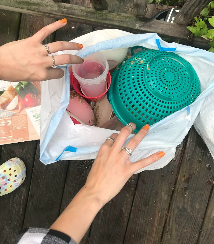 Roommate Throws Away Dishes So He Won’t Have To Do Them (I Bought All Our Dishes And Silverware)