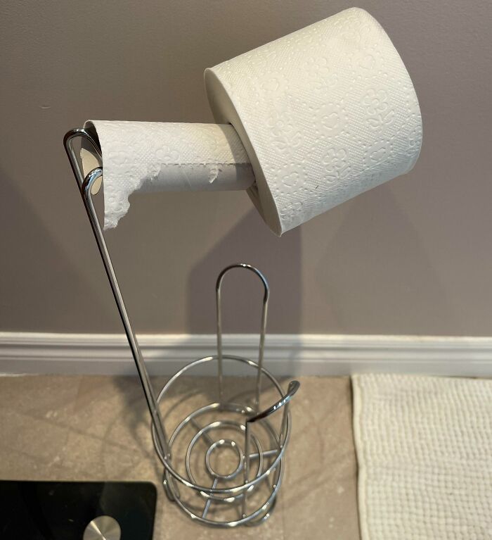 The Way My Girlfriend “Changed” The Toilet Paper Roll Today. How Do I Tell Her She Needs To Move Out?