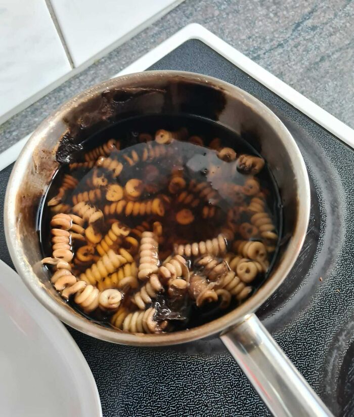 Roommate Fell Asleep Trying To Cook Some Pasta, This Is What I Woke Up To