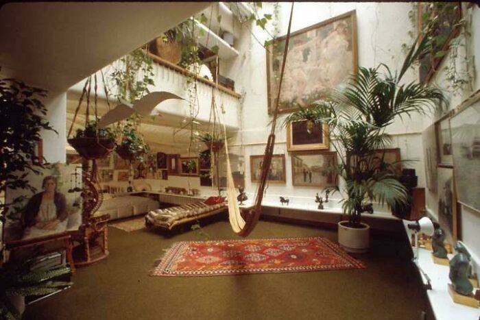 La casa que Fernando De Higueras Díaz diseñó para sí mismo en Madrid. Fue un famoso arquitecto español en los años 70