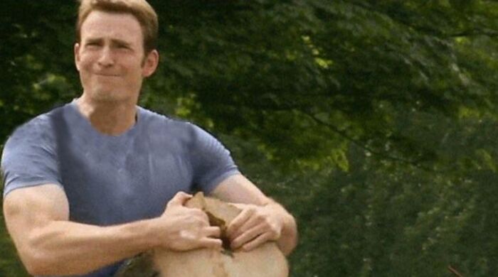 Imágenes reales de mí tratando de separar los panes sin gluten frente a una linda clienta antes de tostarlos para descongelarlos