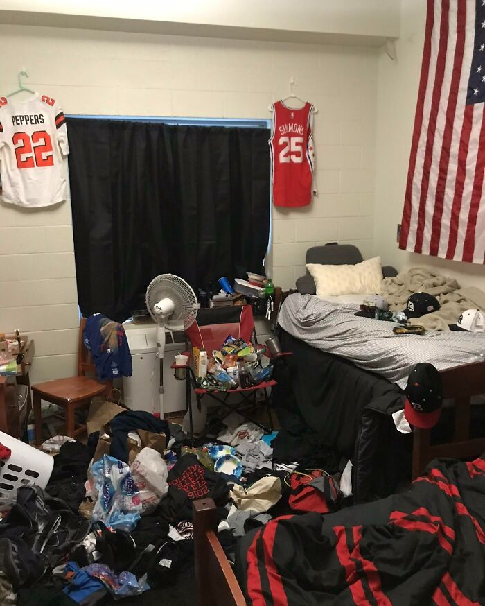 My College Roommate Last Year. He Spilled Dip Spit On His Bed Multiple Times And Never Cleaned The Sheets
