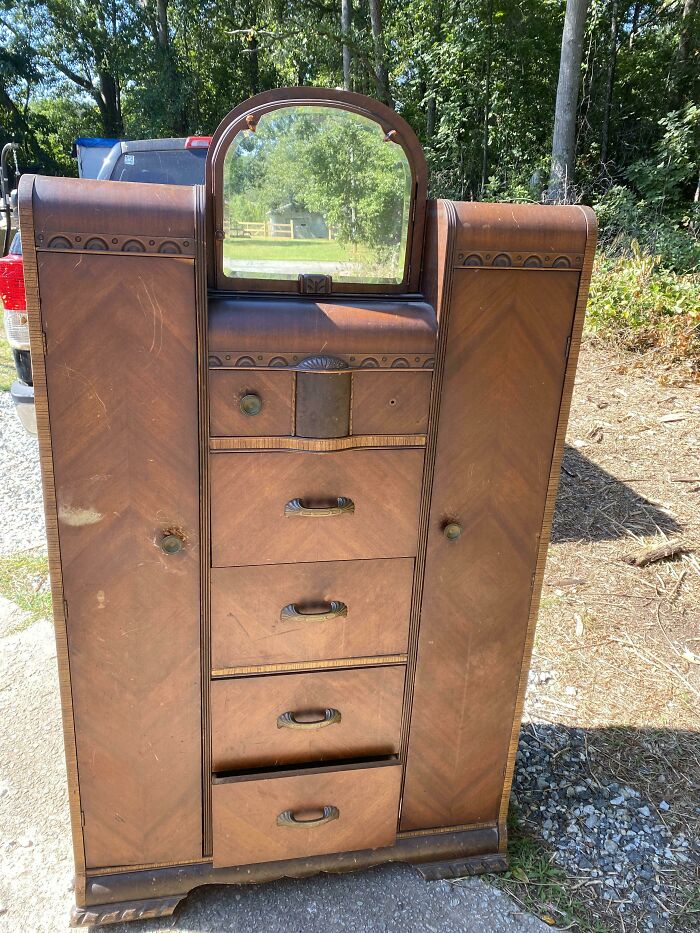 Pretty Rad Find. My Grandparents Paid Something Like 75 Cents A Months Back In The Day For One Similar. Little Work, And She’ll Shine